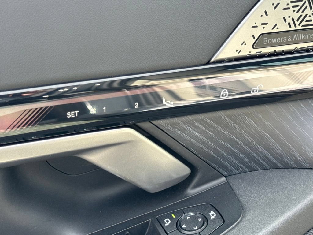 Used 2024 BMW i5 eDrive40i w/ M Sport Package RWD image 11