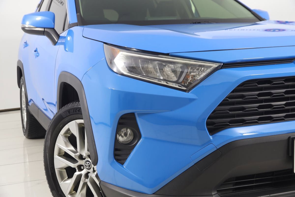 Used 2019 Toyota RAV4 XLE Premium AWD/4WD image 16
