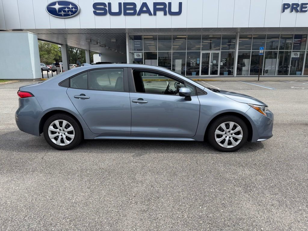 Used 2022 Toyota Corolla LE FWD image 2