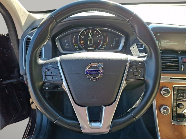 Used 2017 Volvo XC60 T5 Inscription w/ Preferred Option Package AWD/4WD image 26