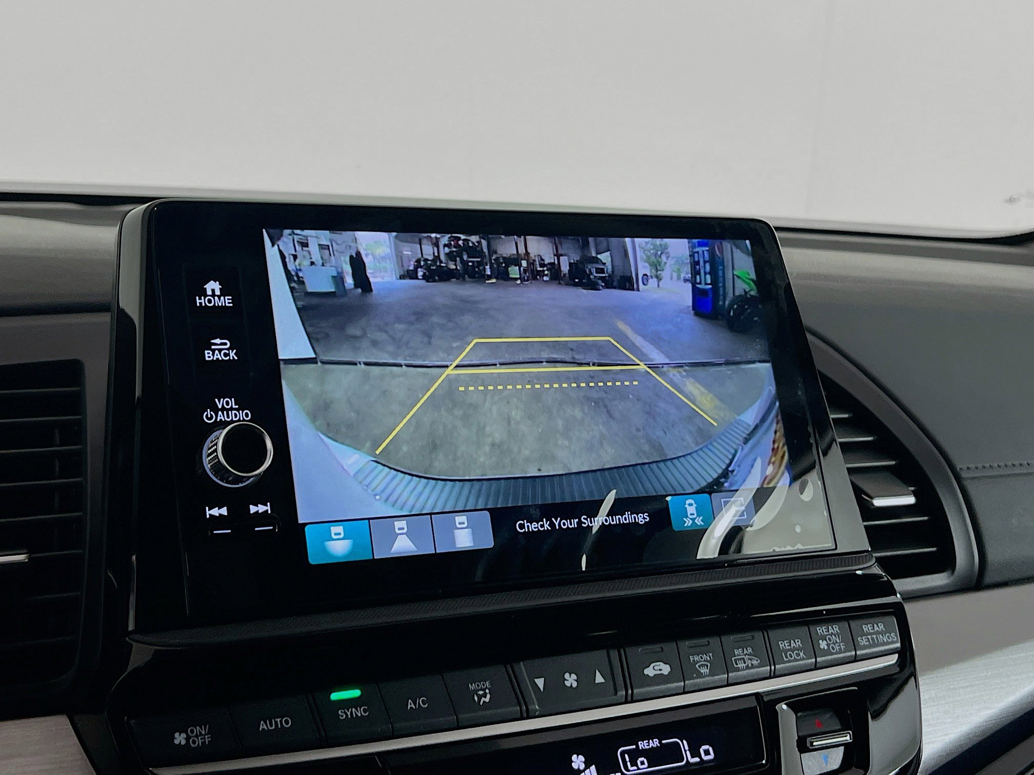New 2026 Honda Odyssey Touring image 11