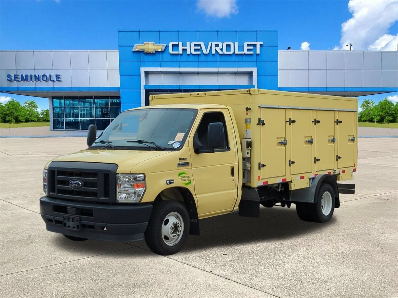 Used 2022 Ford E-450 and Econoline 450 Super Duty RWD image 2