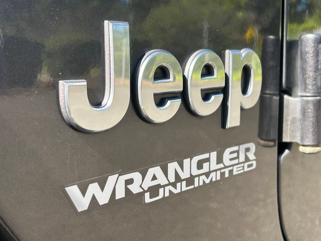 Used 2019 Jeep Wrangler Unlimited Sahara AWD/4WD image 9