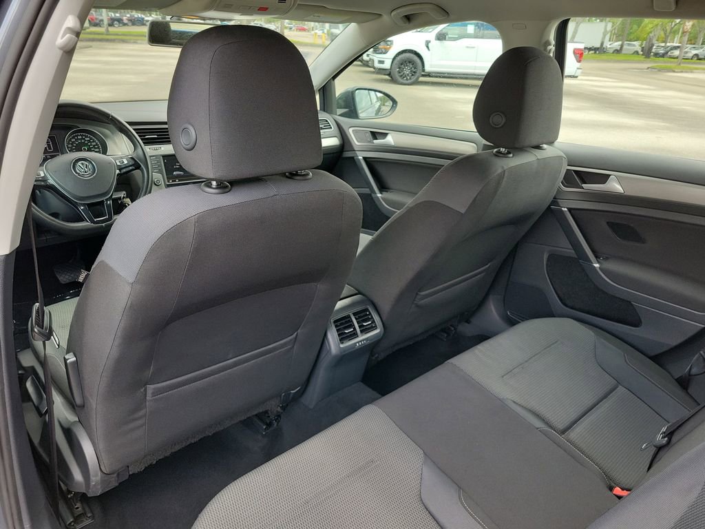 Used 2016 Volkswagen Golf S FWD image 11