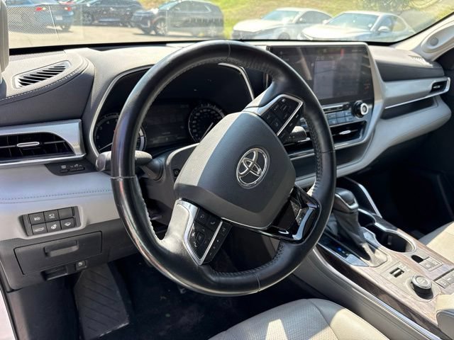 Used 2021 Toyota Highlander Platinum AWD/4WD image 23