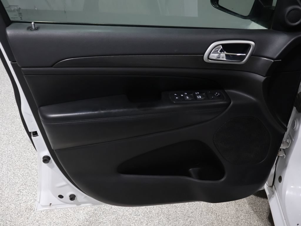 Used 2018 Jeep Grand Cherokee Altitude AWD/4WD image 13