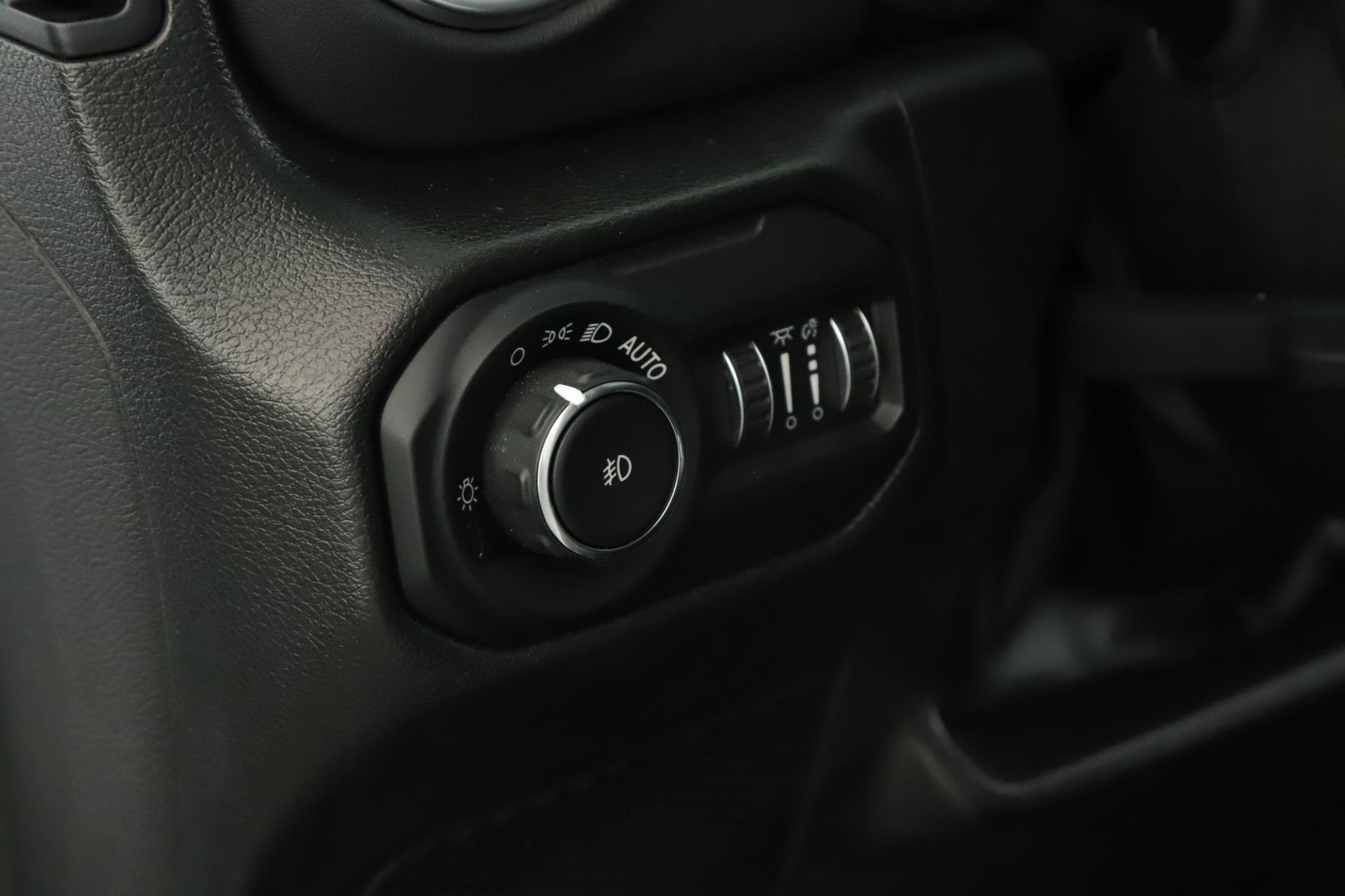 Used 2022 Jeep Wrangler Unlimited Sahara w/ Cold Weather Group AWD/4WD image 8