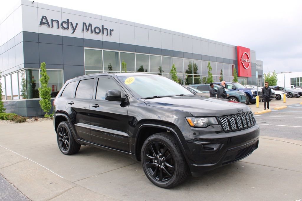 Used 2017 Jeep Grand Cherokee Altitude AWD/4WD image 1
