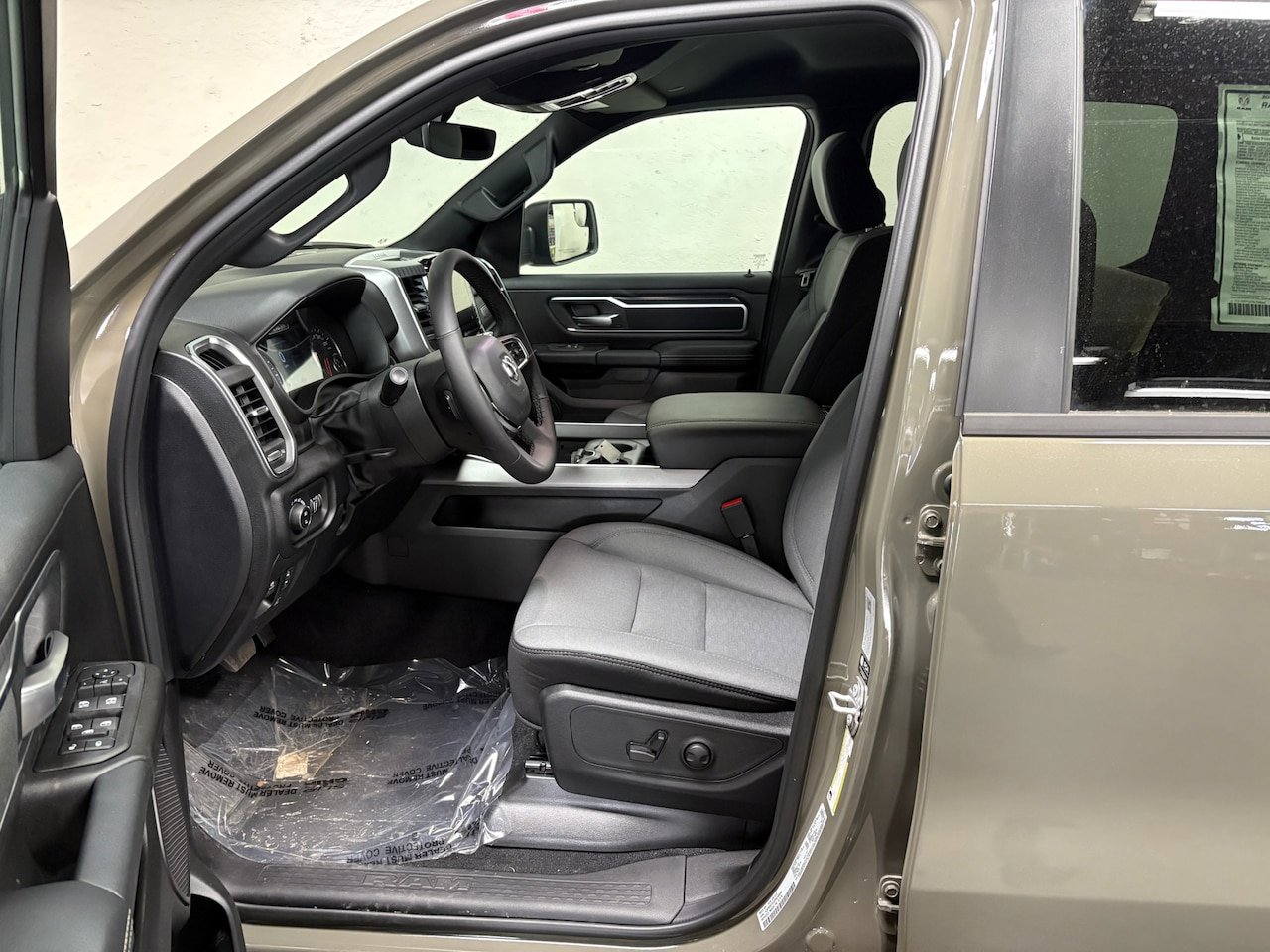 Used 2026 RAM 1500 Big Horn AWD/4WD image 3