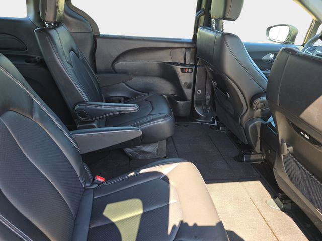 Used 2025 Chrysler Pacifica Select FWD image 13