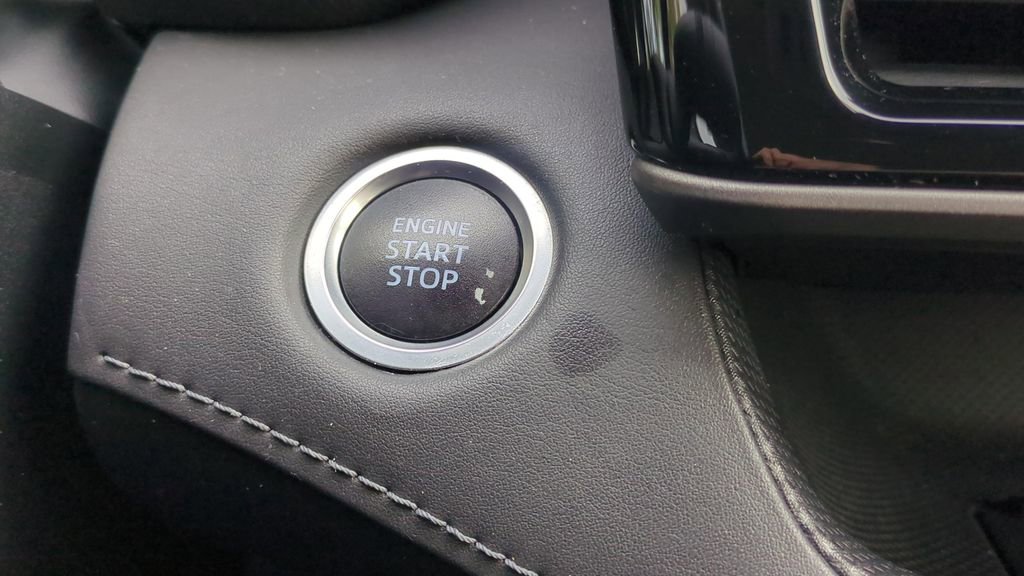 Used 2020 Toyota Highlander XLE FWD image 24