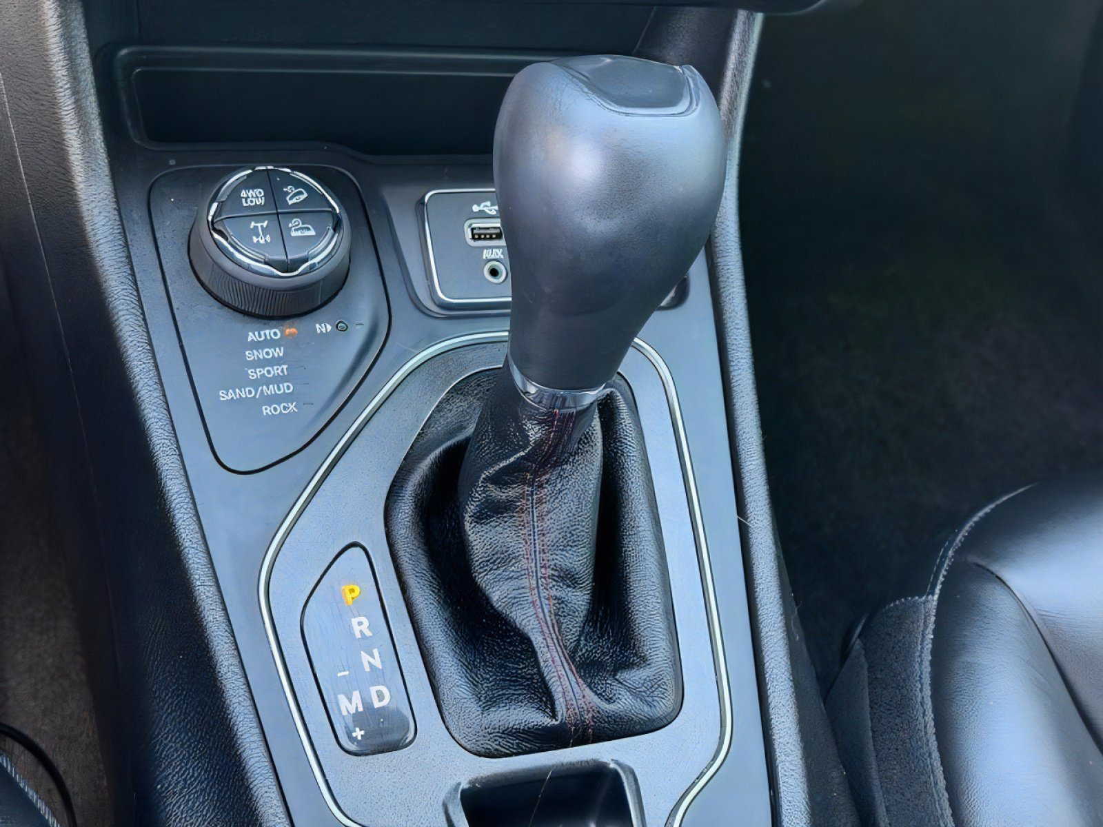 Used 2019 Jeep Cherokee Trailhawk w/ Comfort/Convenience Group image 28