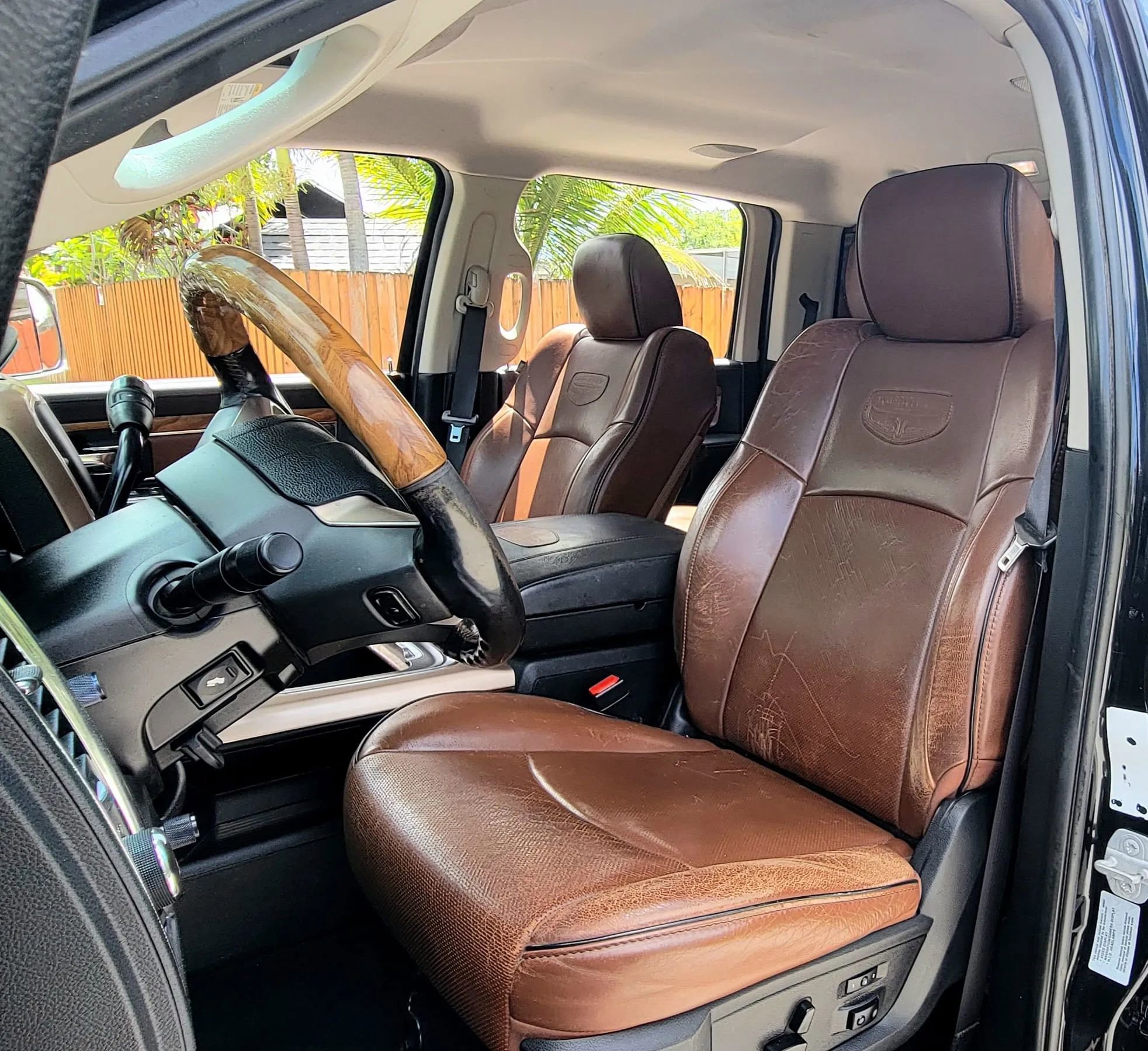 Used 2016 RAM 3500 Laramie Longhorn image 4