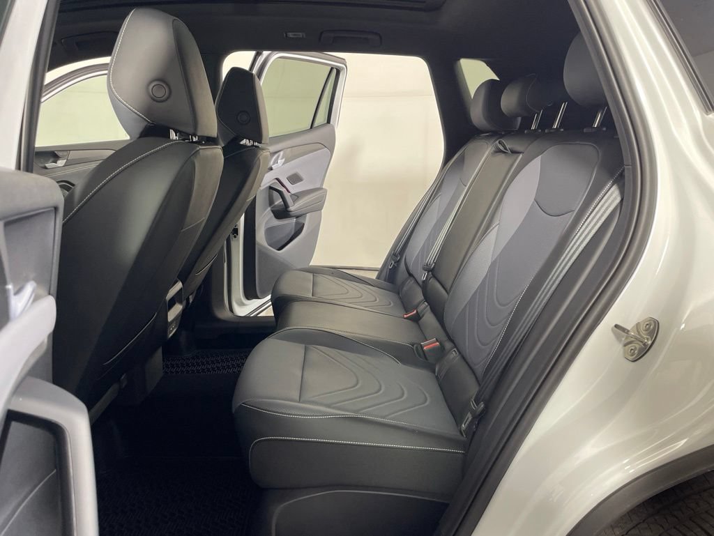 New 2026 Volkswagen Tiguan SE R-Line AWD/4WD image 17