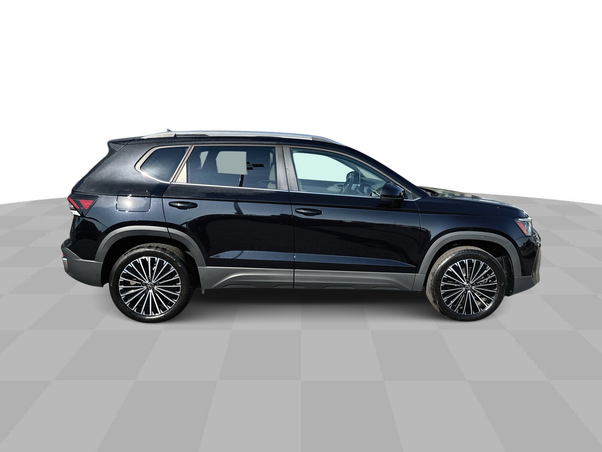 Certified 2025 Volkswagen Taos SE image 9