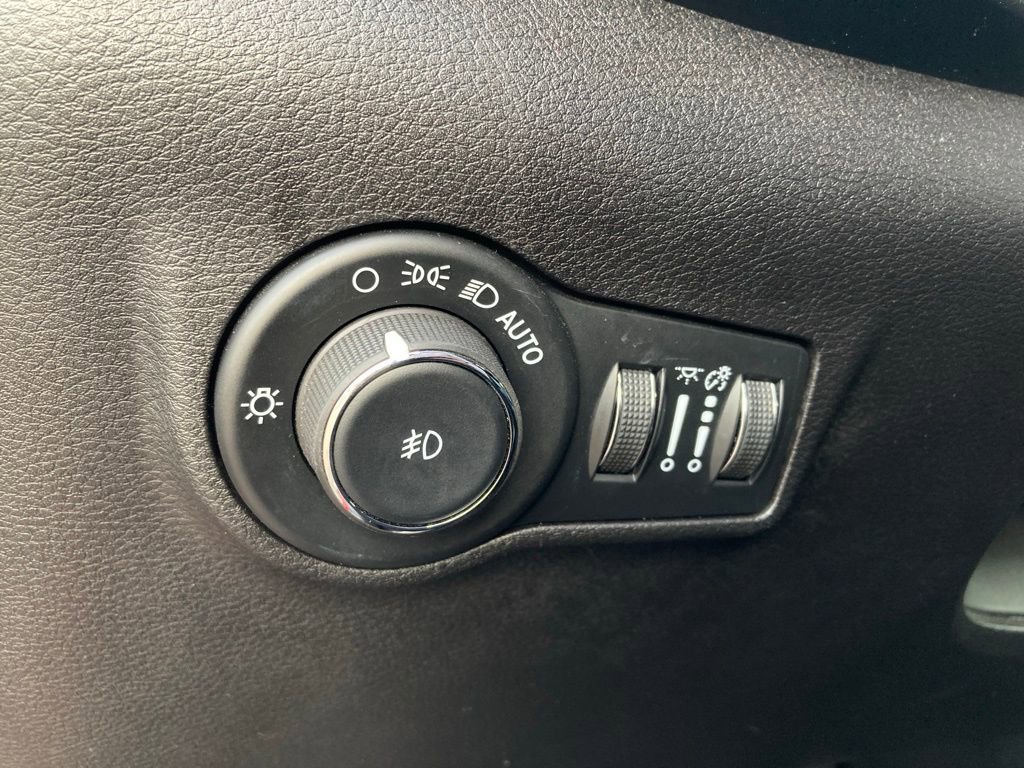 Used 2025 Jeep Compass Limited image 14