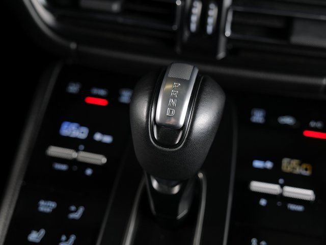 Certified 2024 Porsche Macan S AWD/4WD image 18