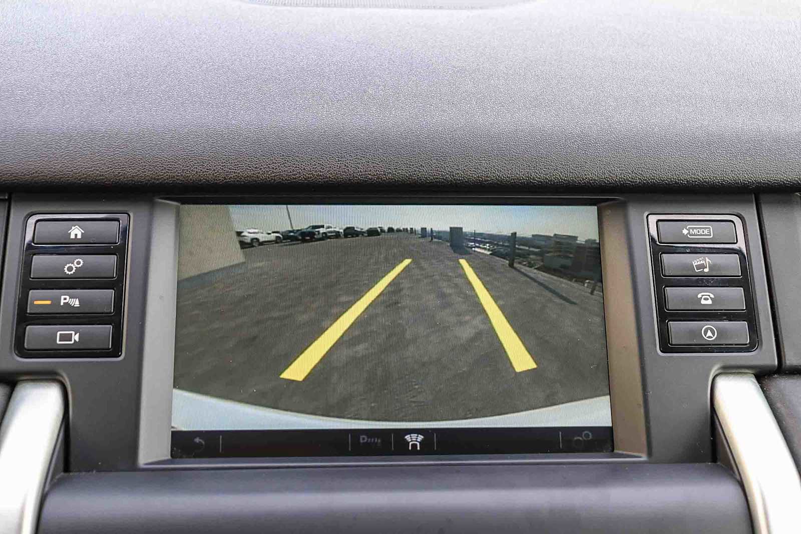 Used 2018 Land Rover Discovery Sport HSE image 24