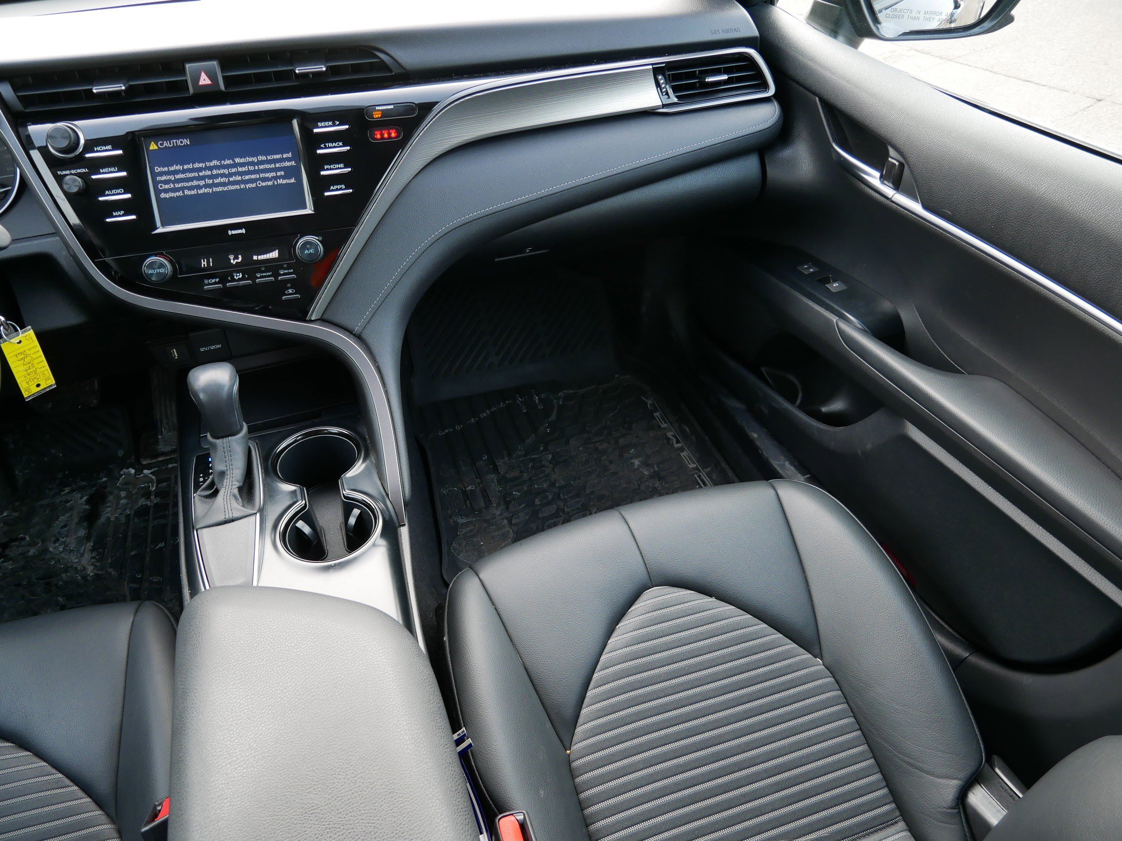 Used 2020 Toyota Camry SE image 11