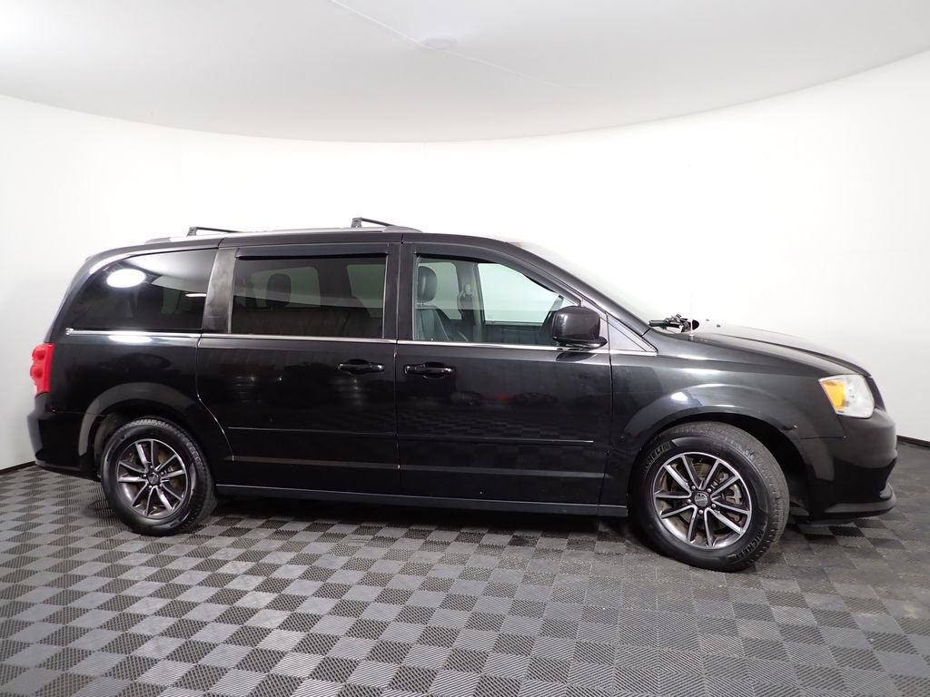 Used 2017 Dodge Grand Caravan SXT image 23