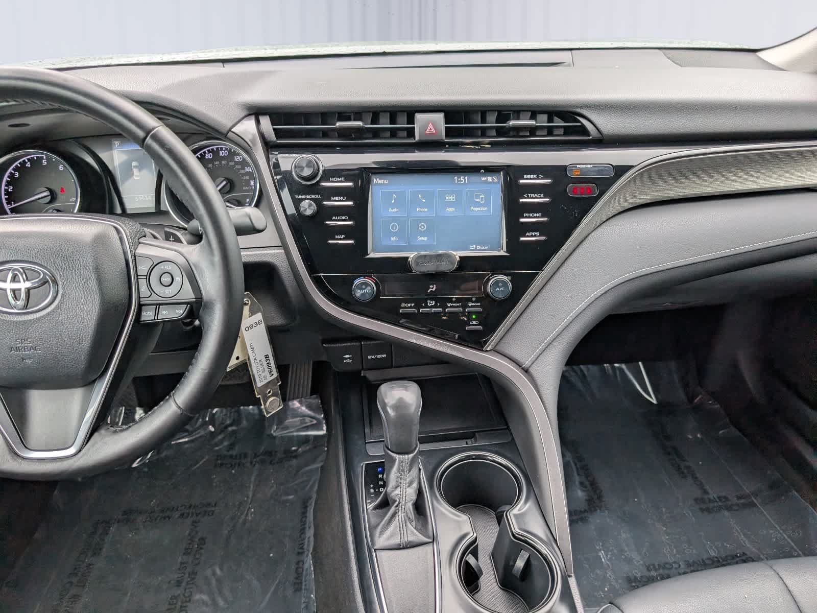 Used 2019 Toyota Camry SE w/ Carpet Mat Package FWD image 15