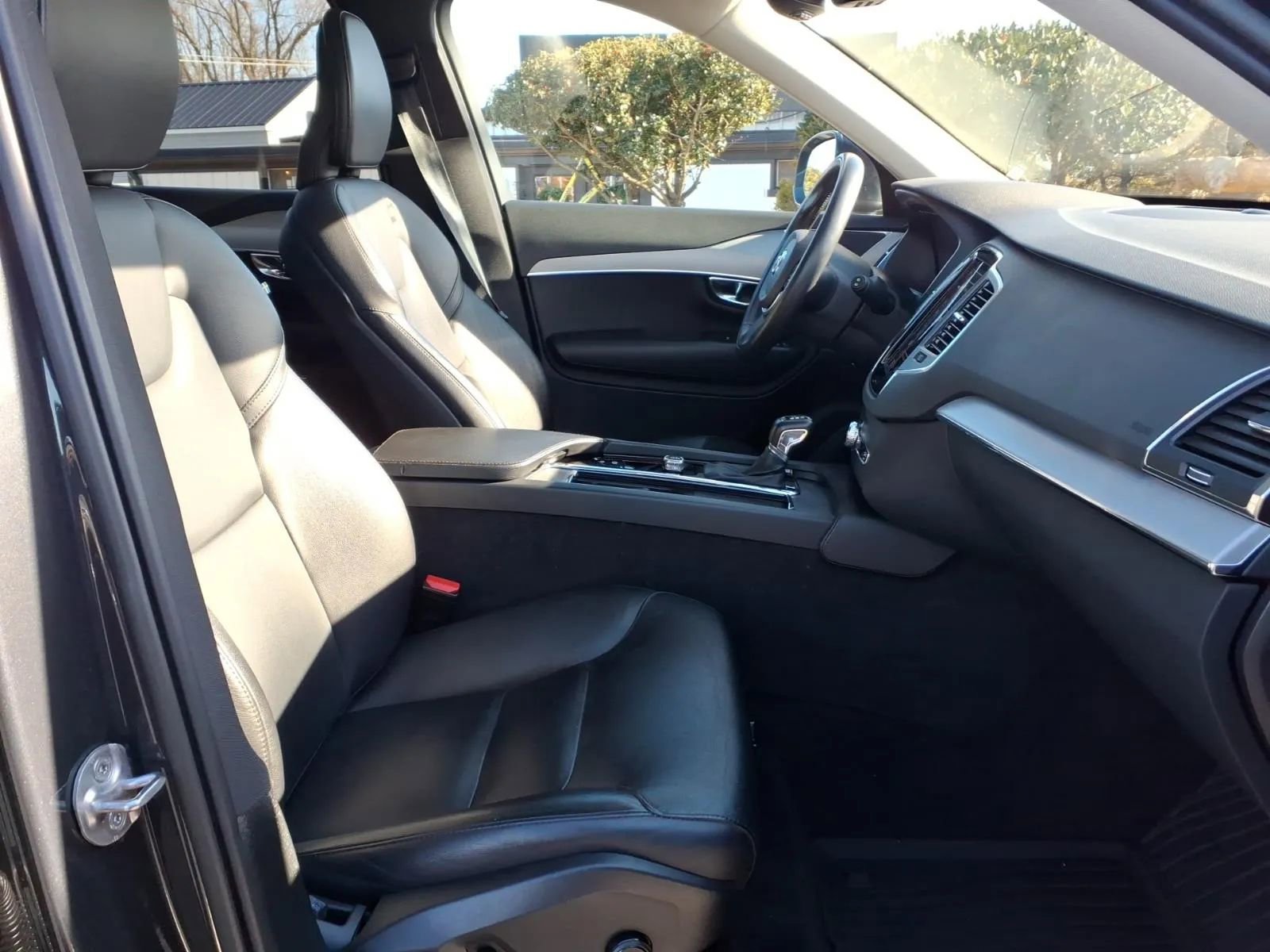 Used 2022 Volvo XC90 T5 Momentum w/ Climate Package image 13