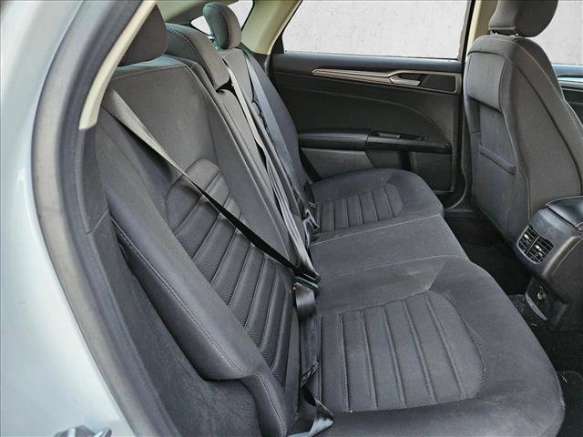 Used 2017 Ford Fusion SE w/ Fusion SE Technology Package image 20