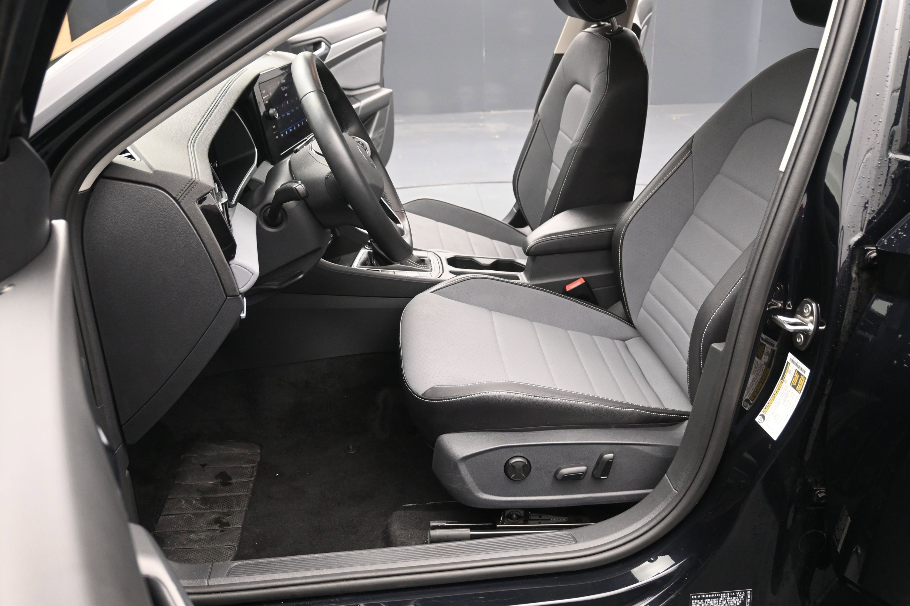 Used 2026 Volkswagen Jetta SE FWD image 22