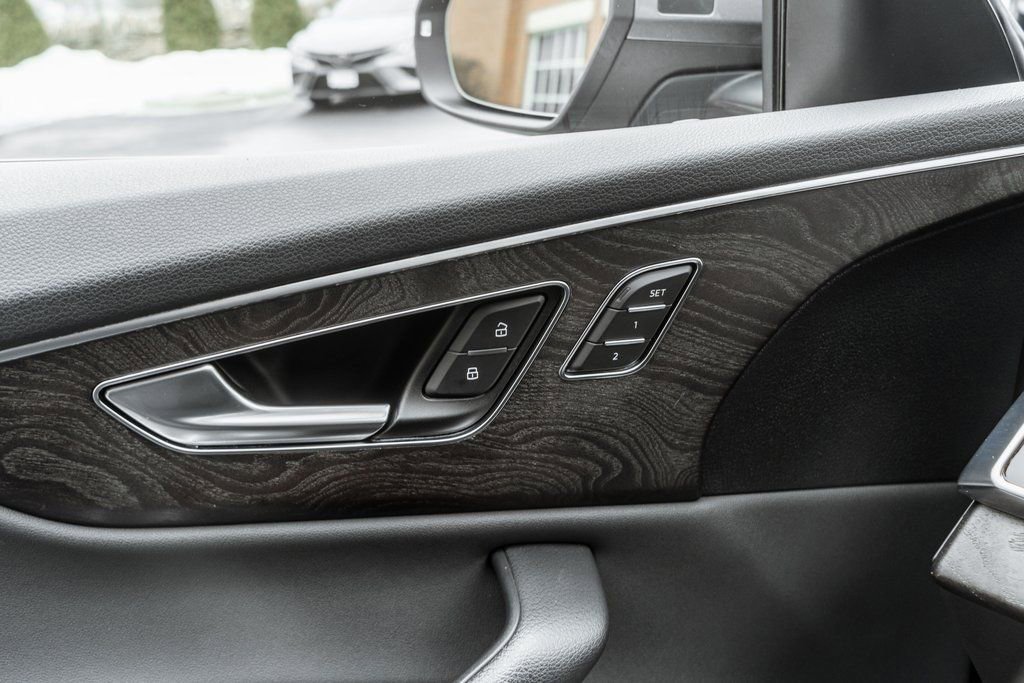Used 2019 Audi Q8 Premium image 17