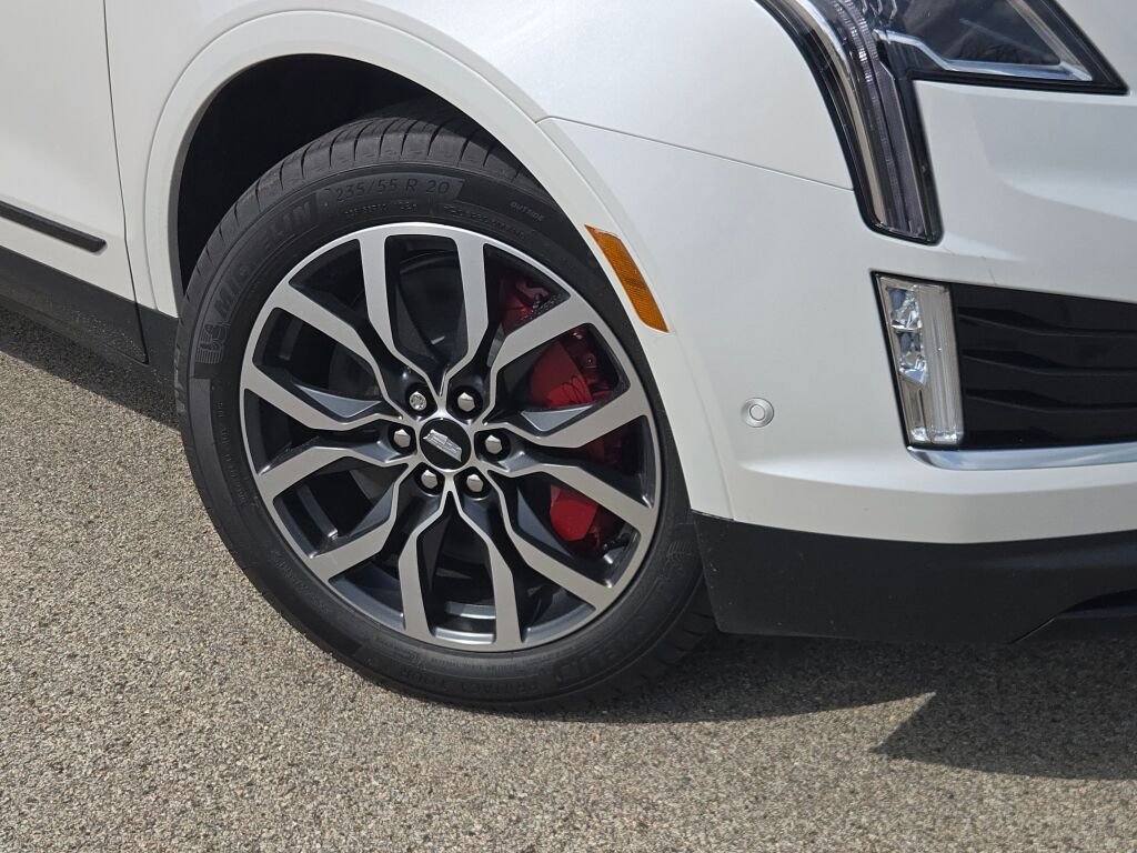 New 2026 Cadillac XT5 Sportv w/ LPO, Onyx Lite Package AWD/4WD image 3