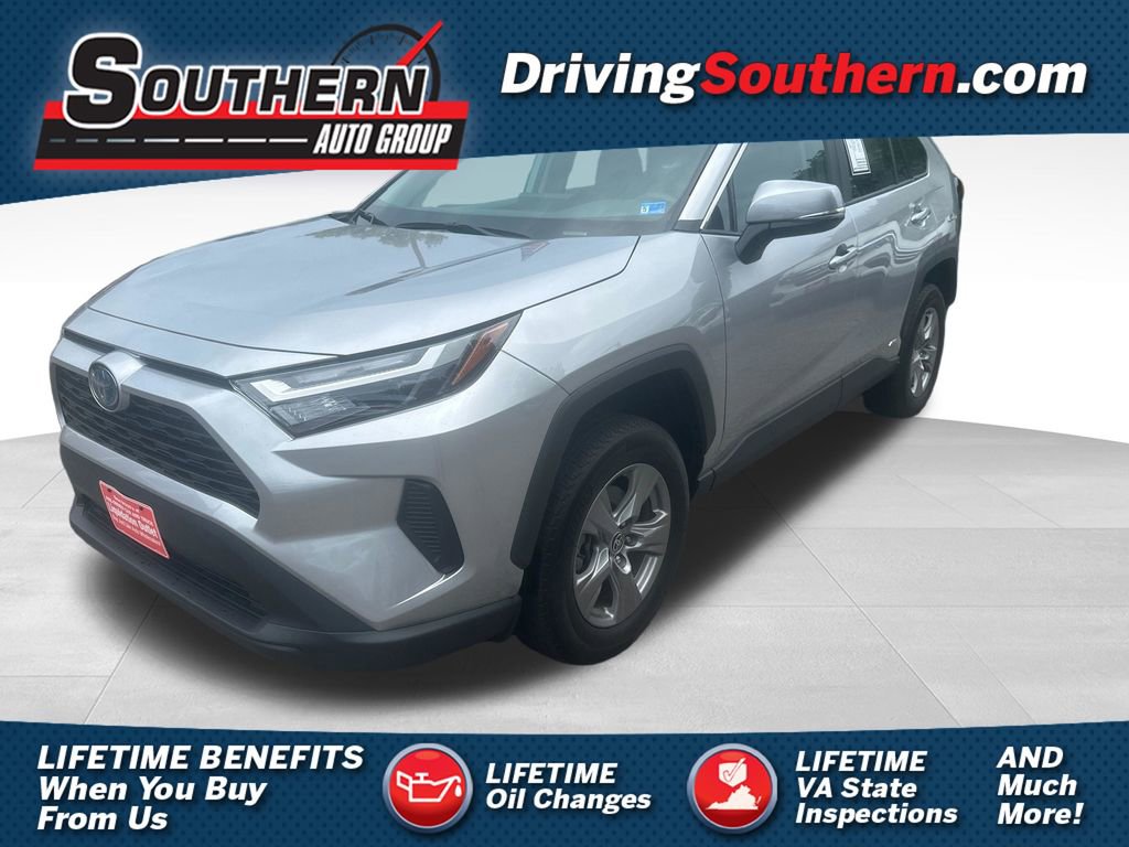 Used 2024 Toyota RAV4 XLE AWD/4WD image 1