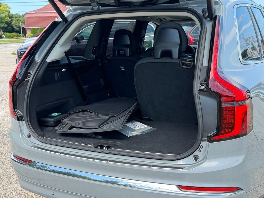 New 2026 Volvo XC90 B6 Plus w/ Protection Package Premier AWD/4WD image 13