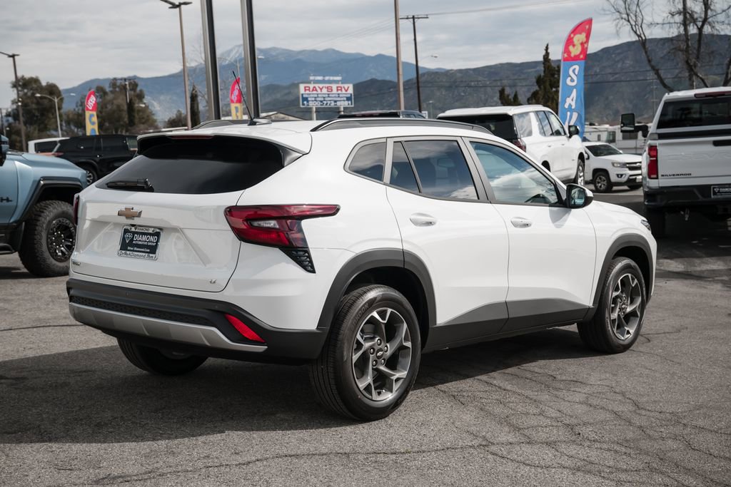 New 2026 Chevrolet Trax LT w/ Driver Confidence Package FWD image 5