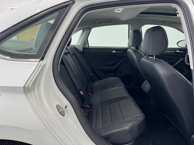 Used 2024 Volkswagen Jetta SE image 17
