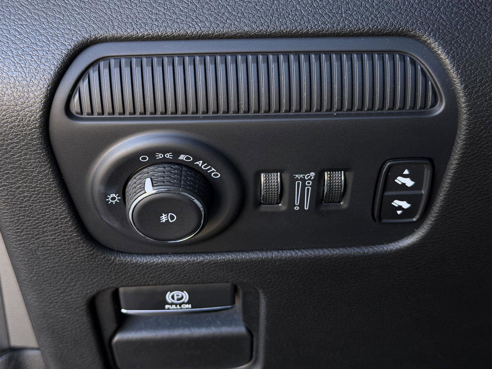 Used 2024 Jeep Wagoneer Series II w/ Flexible Seating Group image 21