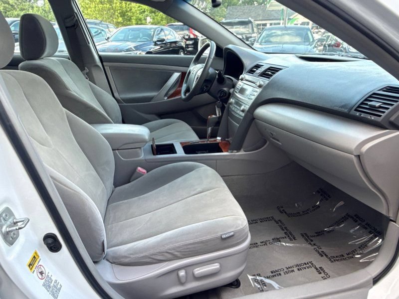 Used 2009 Toyota Camry XLE FWD image 17
