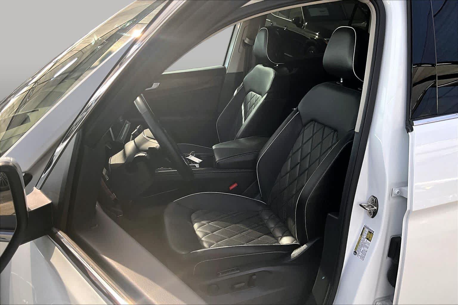 Used 2024 Volkswagen Atlas SEL Premium R-Line AWD/4WD image 8