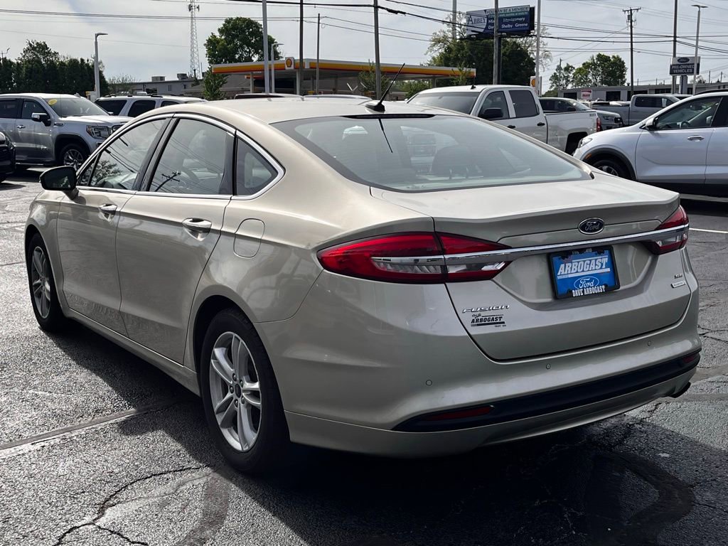 Used 2018 Ford Fusion SE w/ Fusion SE Technology Package FWD image 7