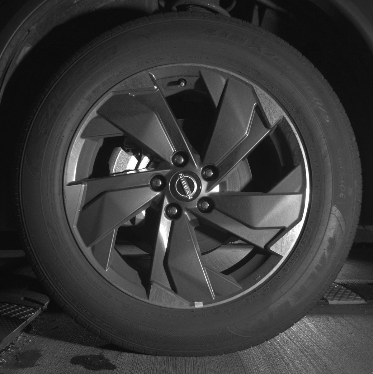 Used 2025 Nissan Rogue SV image 12