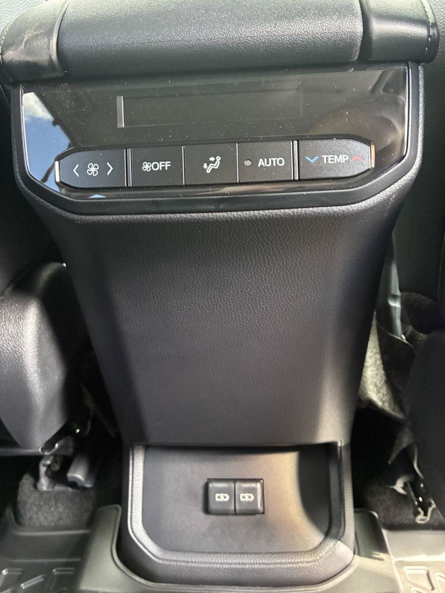 Used 2026 Toyota Highlander XLE AWD/4WD image 16
