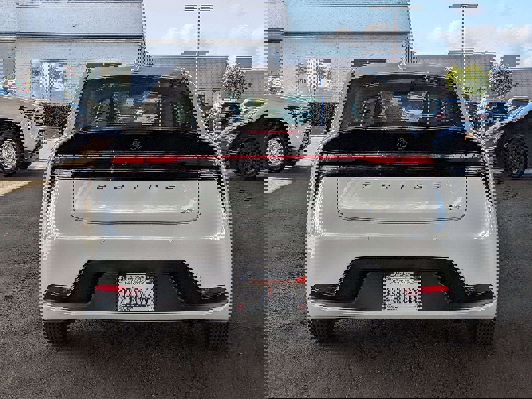 Used 2023 Toyota Prius LE FWD image 3