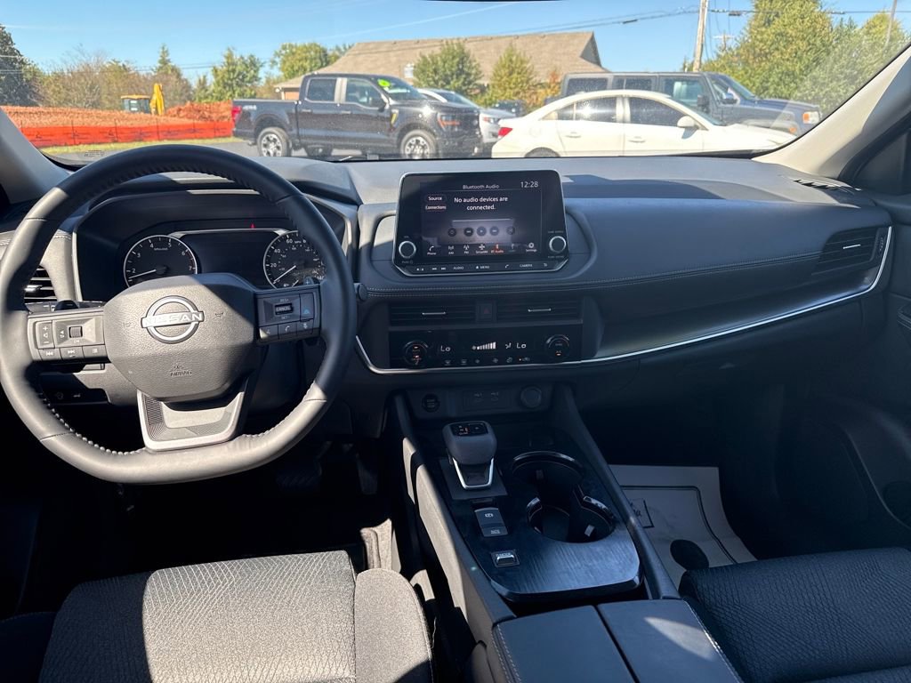 Used 2025 Nissan Rogue SV image 15