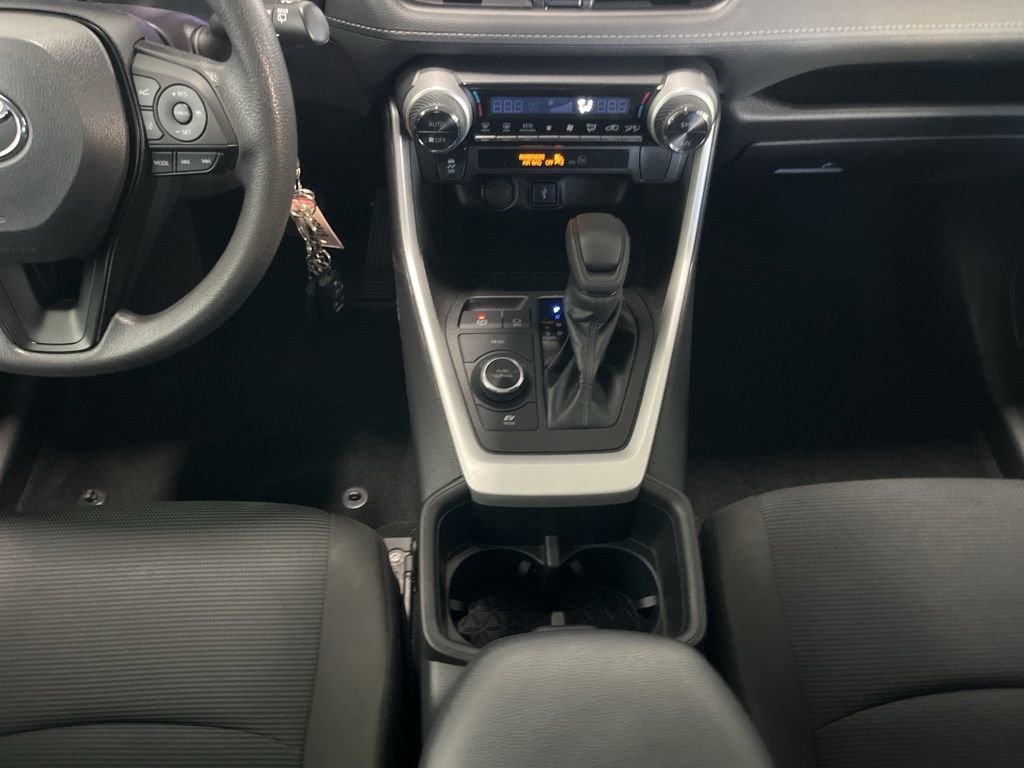 Used 2022 Toyota RAV4 LE AWD/4WD image 10