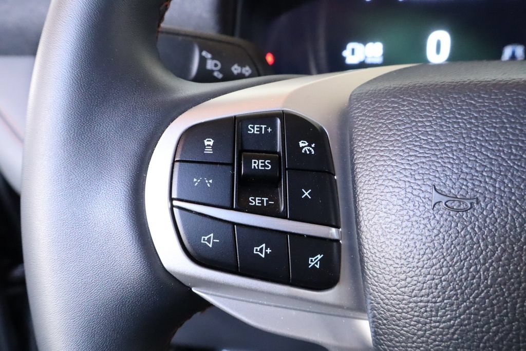 Used 2025 Ford Explorer Active RWD image 26