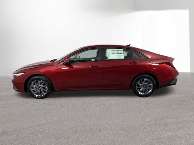 Used 2025 Hyundai Elantra Blue FWD image 14