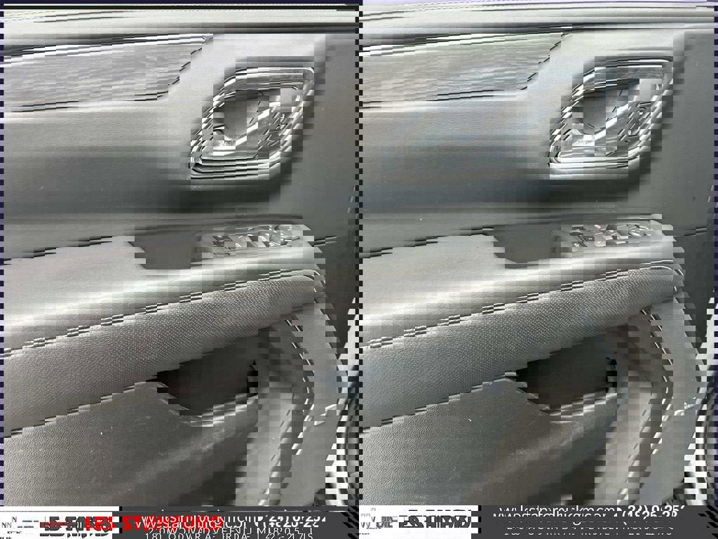 Used 2024 GMC Yukon XL SLT w/ SLT Premium Package AWD/4WD image 18