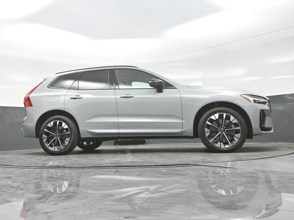 New 2026 Volvo XC60 T8 Plus w/ Climate Package PRO AWD/4WD image 28