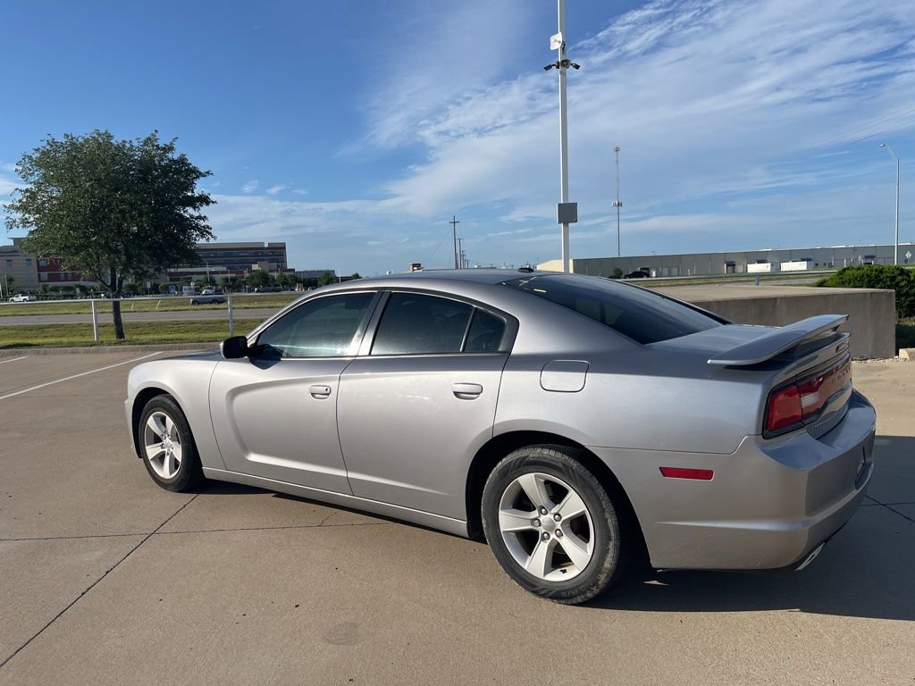 Used 2014 Dodge Charger SE RWD image 4