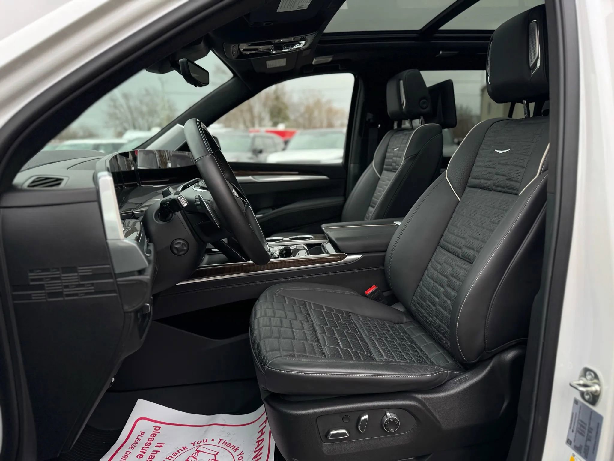 Used 2025 Cadillac Escalade ESV Sport Platinum w/ LPO, Floor Liner Package AWD/4WD image 16
