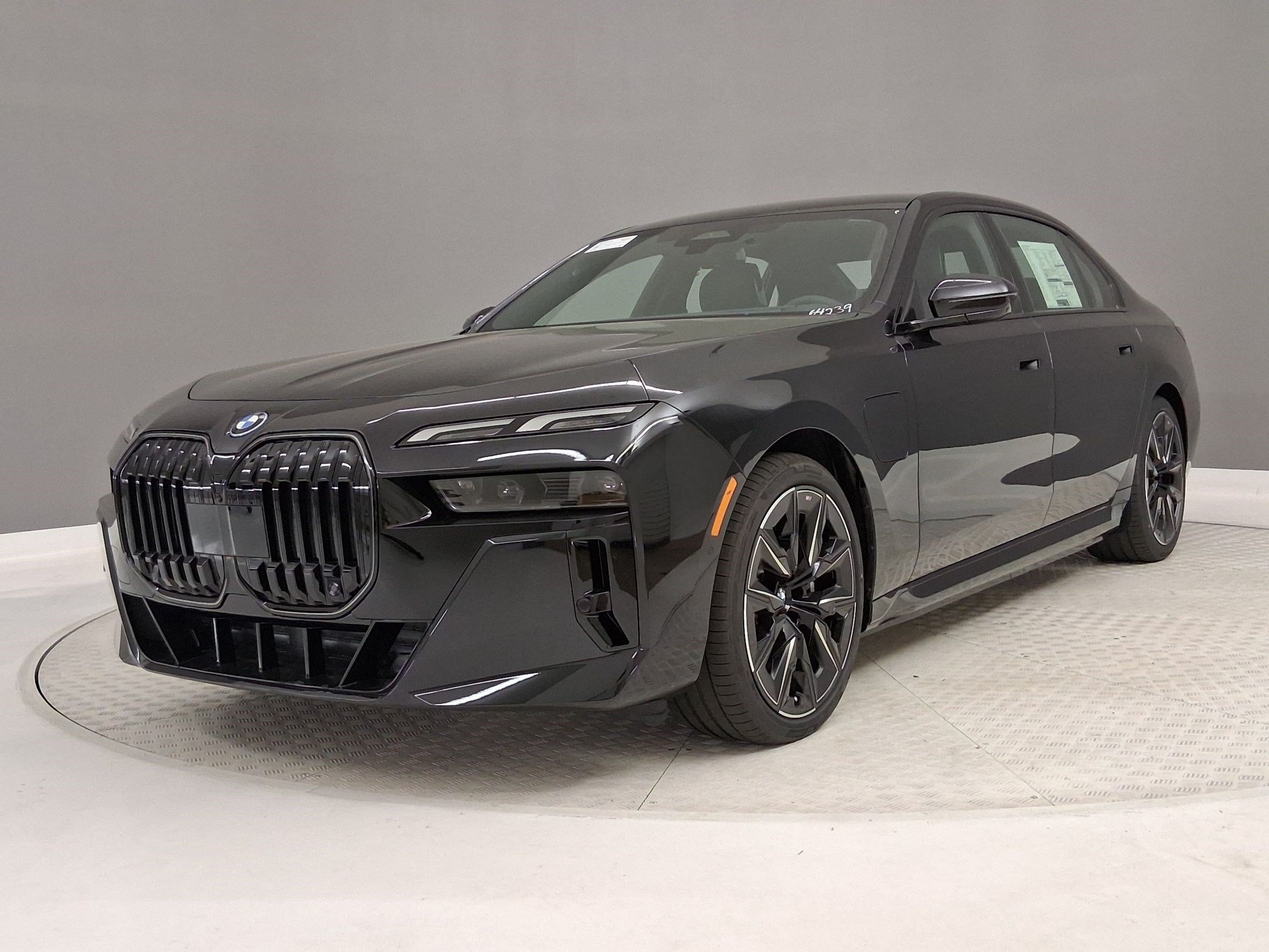 New 2026 BMW 750e xDrive w/ Premium Package AWD/4WD image 31
